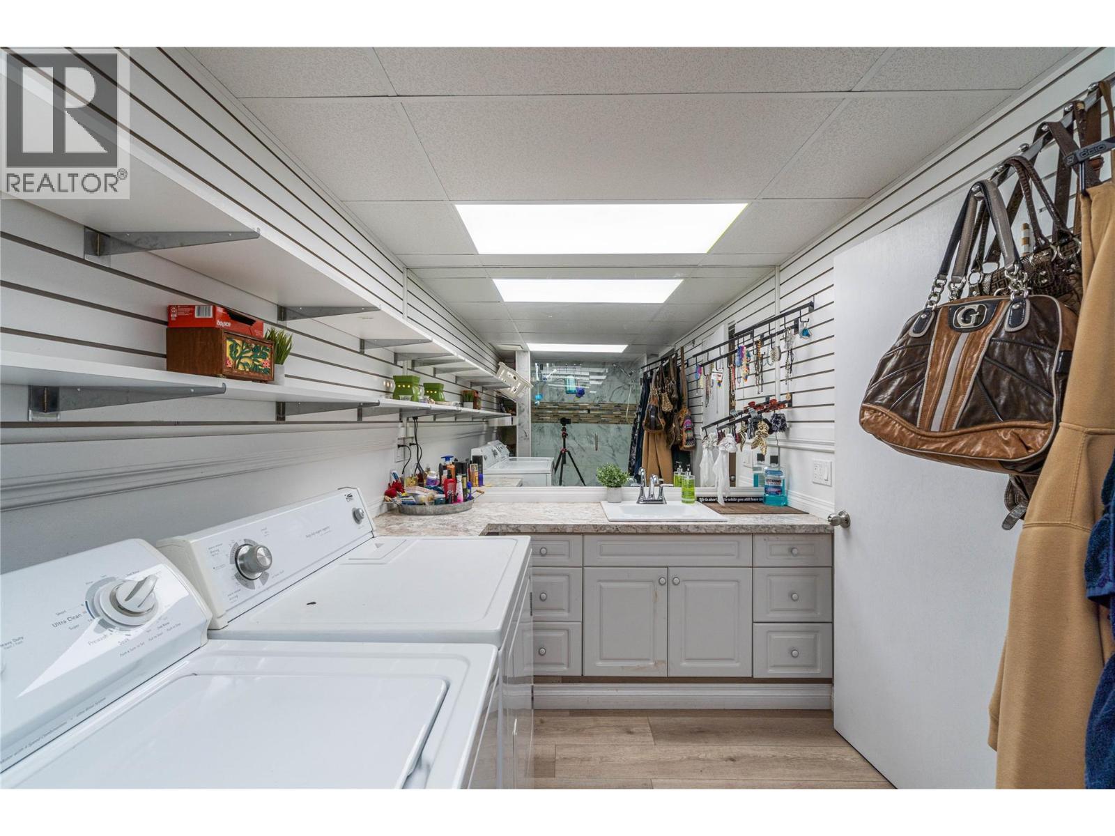 2215 Barbara Avenue, Kamloops, British Columbia  V2B 4J4 - Photo 43 - 10361839