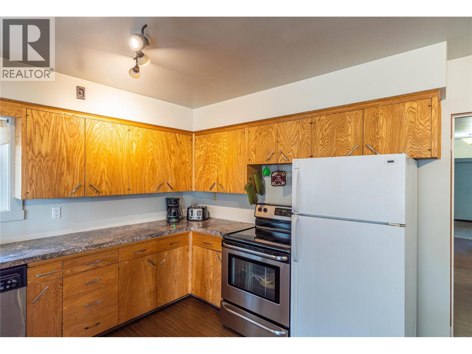 2215 Barbara Avenue, Kamloops, British Columbia  V2B 4J4 - Photo 28 - 10361839