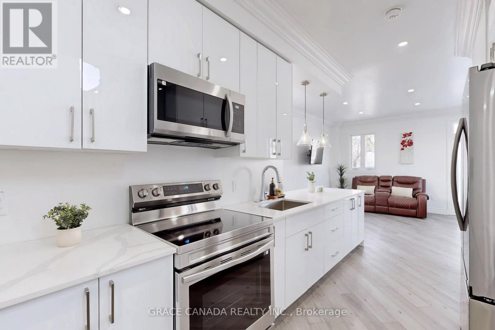 85 ALBANY AVENUE, Hamilton, Ontario