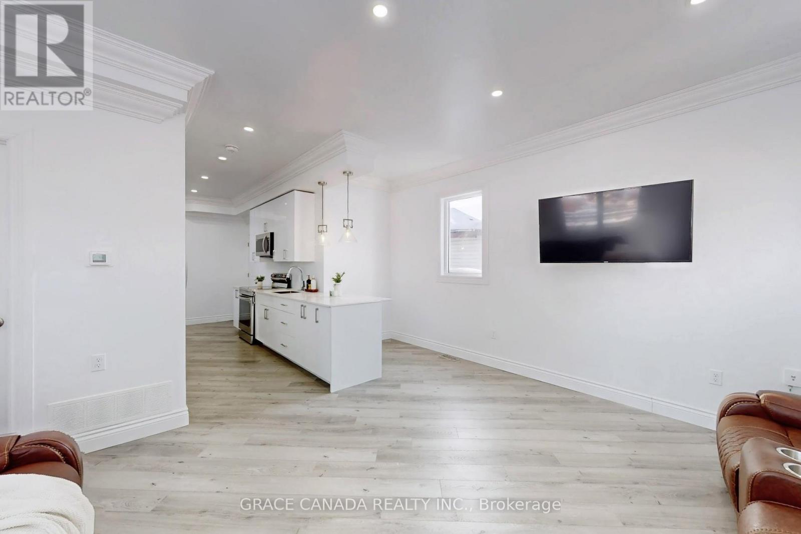 85 Albany Avenue, Hamilton, Ontario  L8H 2H4 - Photo 12 - X12935912