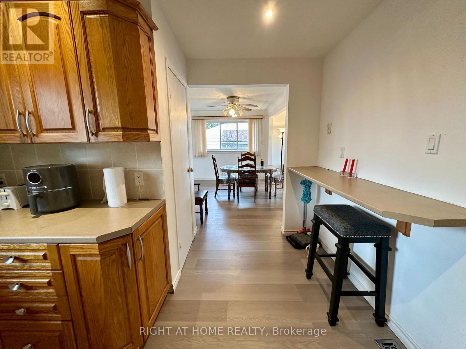 16 Rowanwood Avenue, Brant, Ontario  N3S 7B6 - Photo 7 - X12935932