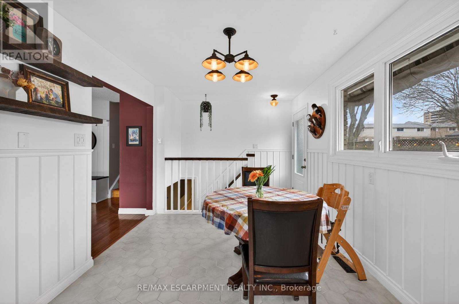 51 Elgar Avenue, Hamilton, Ontario  L9C 4E3 - Photo 12 - X12935940