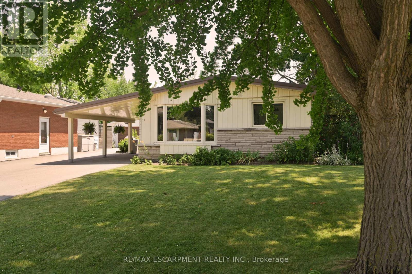 51 Elgar Avenue, Hamilton, Ontario  L9C 4E3 - Photo 2 - X12935940