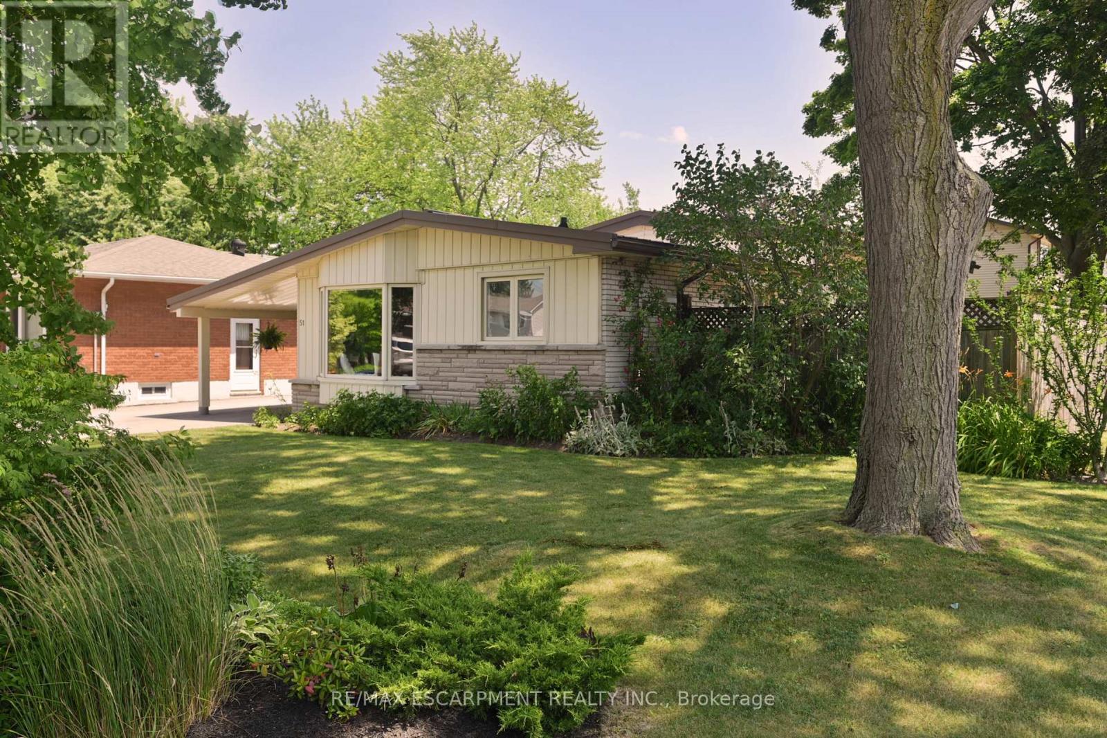 51 Elgar Avenue, Hamilton, Ontario  L9C 4E3 - Photo 3 - X12935940