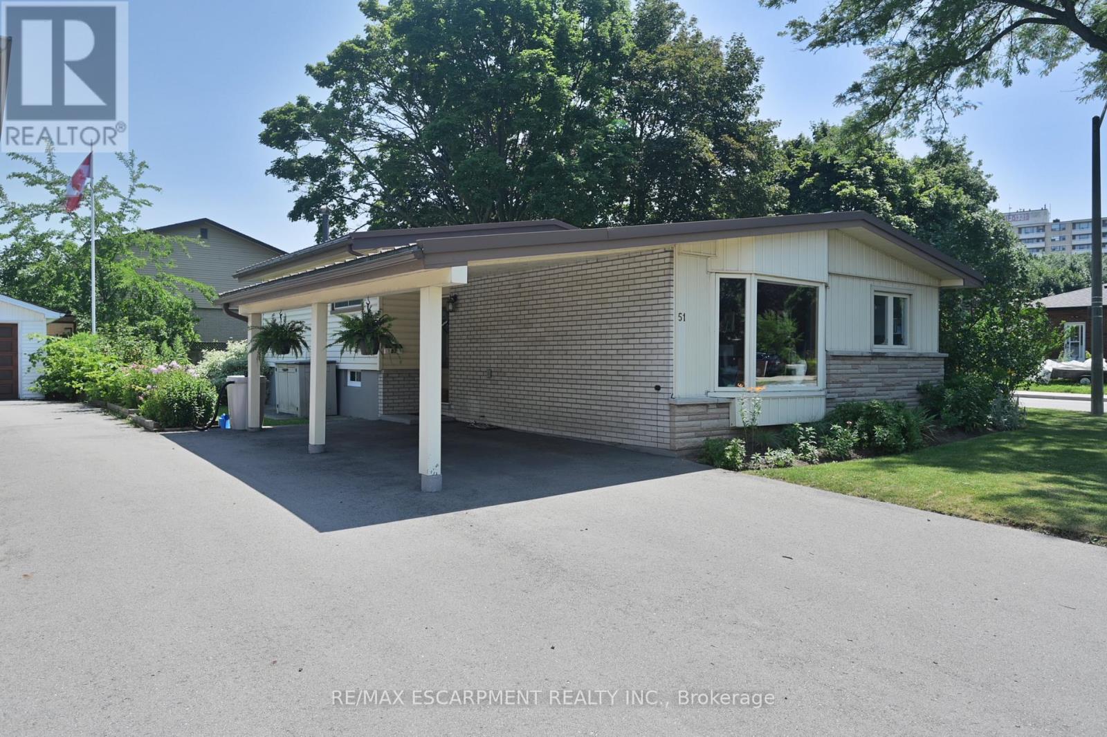 51 Elgar Avenue, Hamilton, Ontario  L9C 4E3 - Photo 5 - X12935940