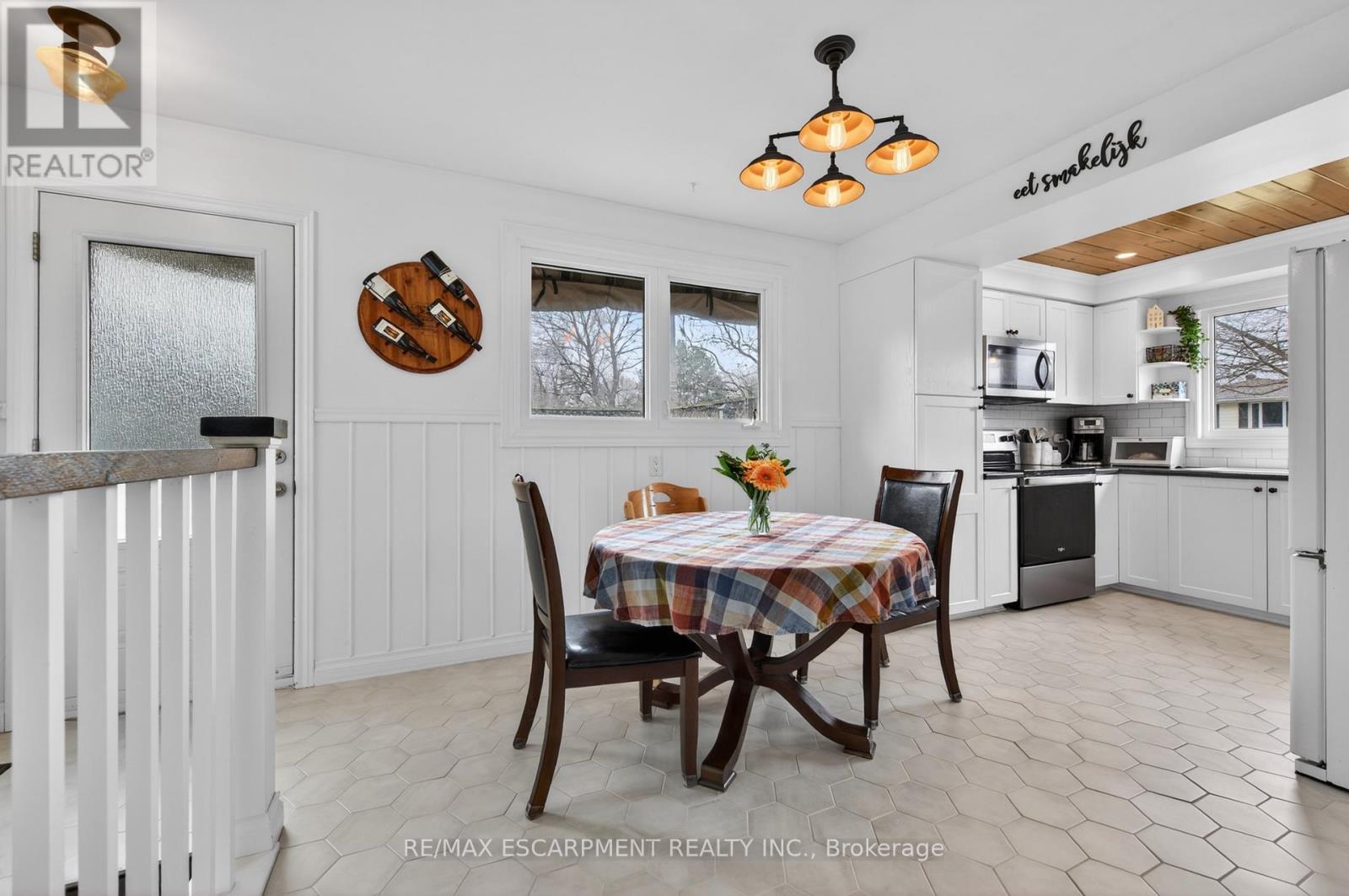 51 Elgar Avenue, Hamilton, Ontario  L9C 4E3 - Photo 6 - X12935940