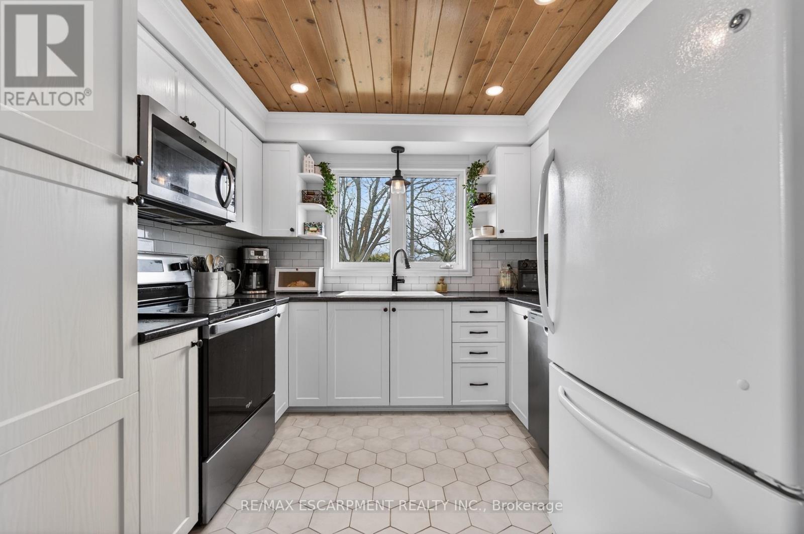 51 Elgar Avenue, Hamilton, Ontario  L9C 4E3 - Photo 8 - X12935940