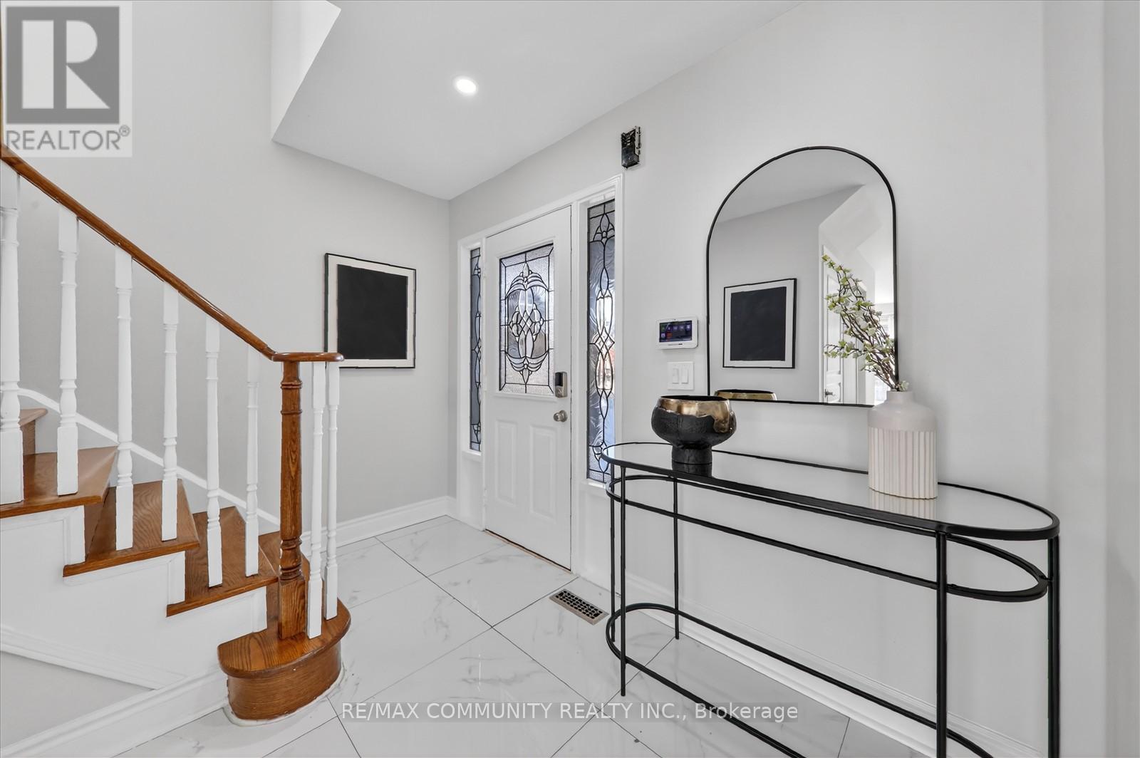 27 Merchant Avenue, Whitby, Ontario  L1P 1S2 - Photo 5 - E12932046