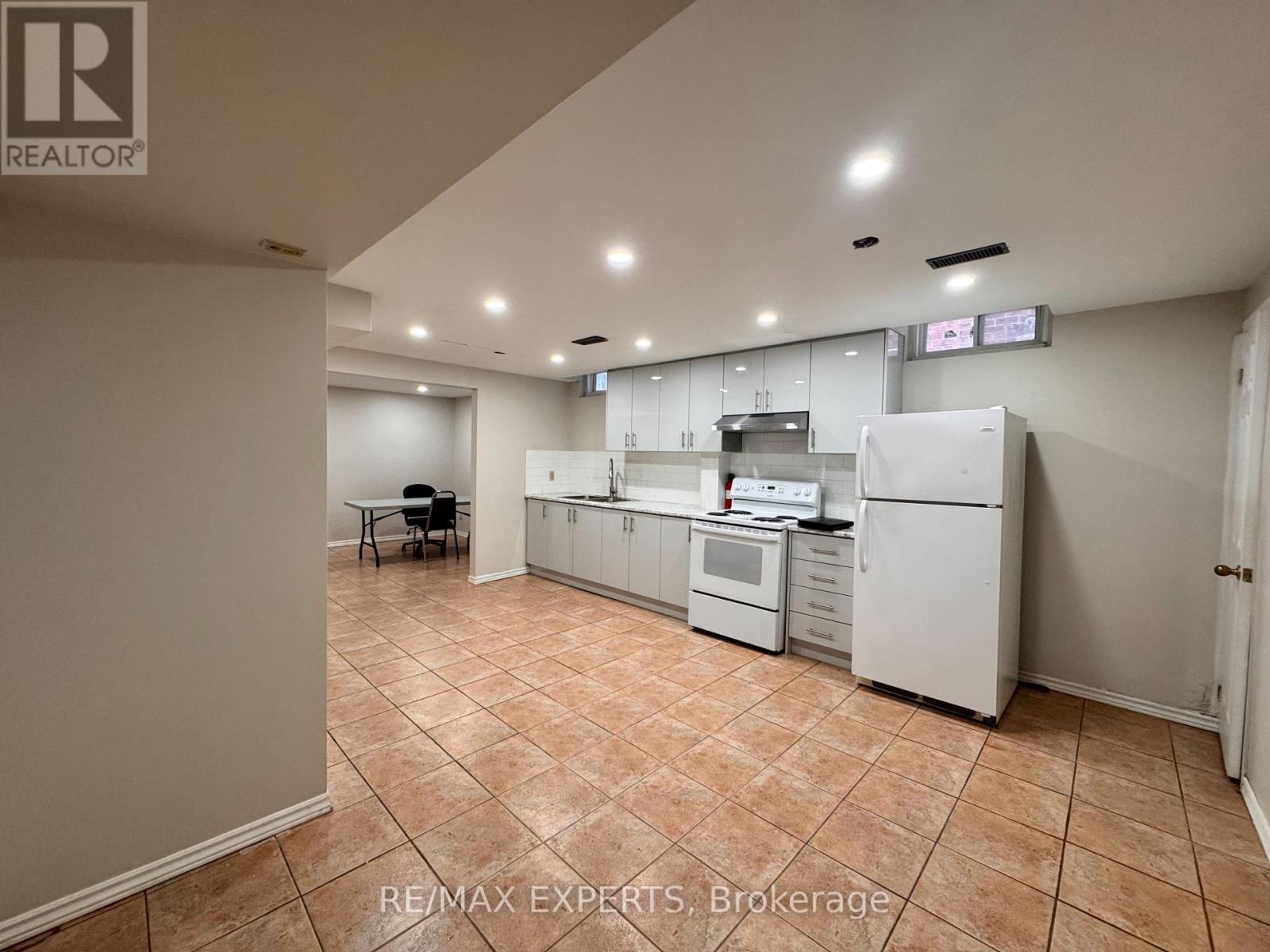 93 Tall Grass Trail, Vaughan, Ontario  L4L 3J3 - Photo 4 - N12935960