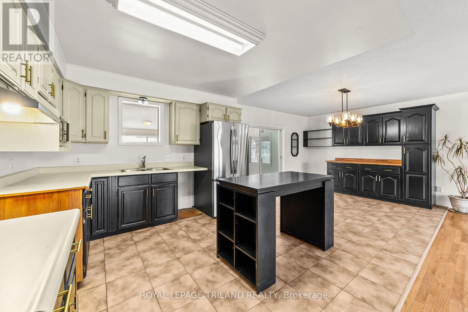 191 South Street, Southwest Middlesex, Ontario  N0L 1M0 - Photo 13 - X12776518