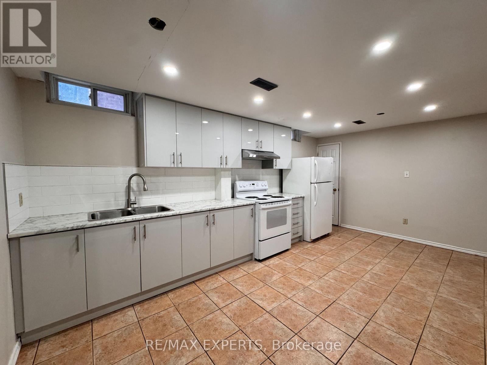 93 Tall Grass Trail, Vaughan, Ontario  L4L 3J3 - Photo 6 - N12935960