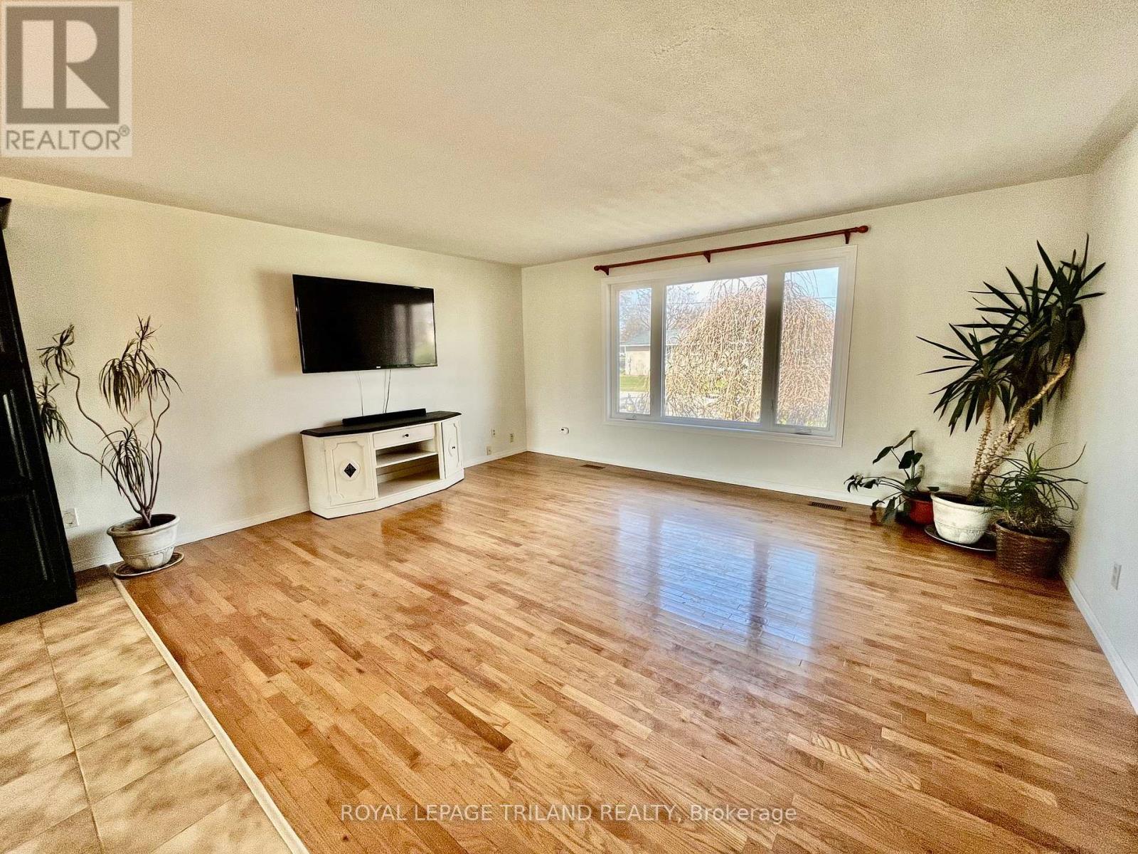 191 South Street, Southwest Middlesex, Ontario  N0L 1M0 - Photo 4 - X12776518