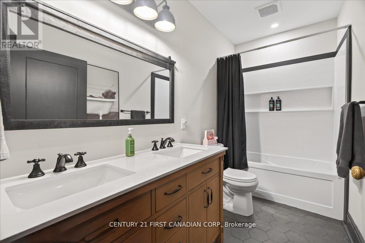 18 Colborne Street, Strathroy-Caradoc, Ontario  N7G 2L9 - Photo 31 - X12935588