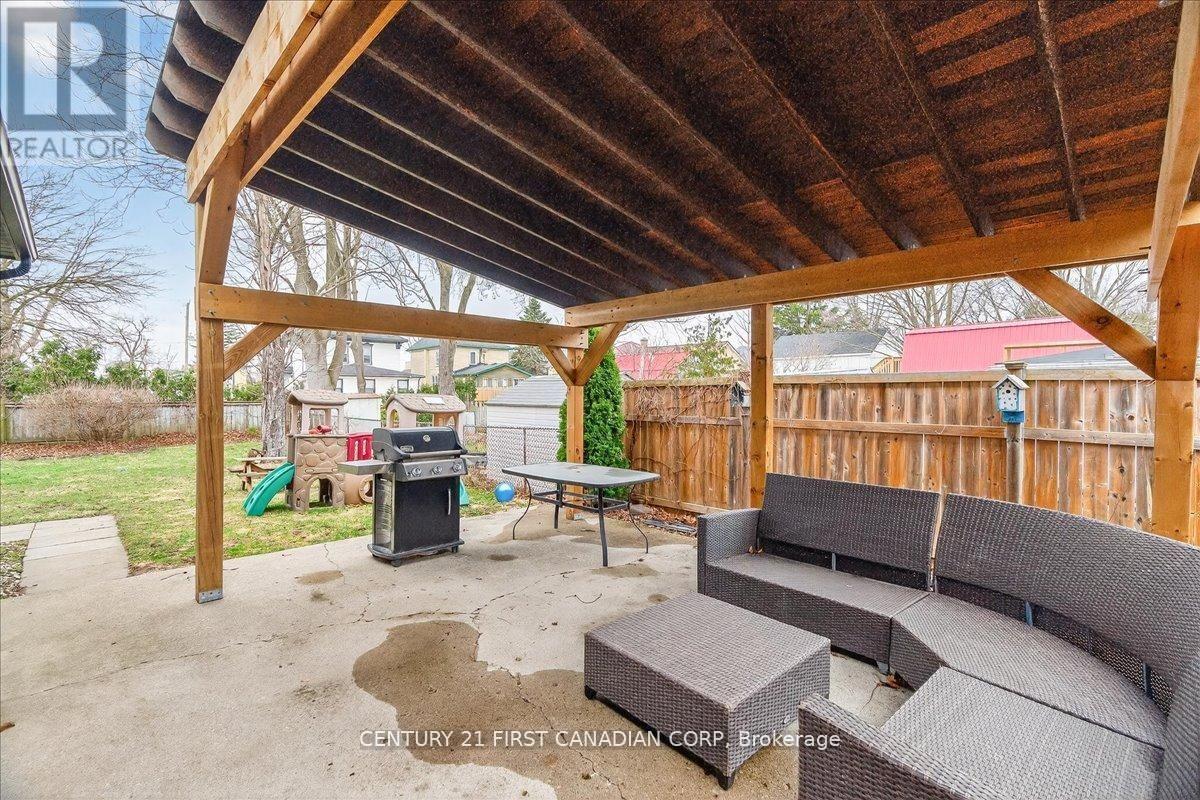 18 Colborne Street, Strathroy-Caradoc, Ontario  N7G 2L9 - Photo 37 - X12935588