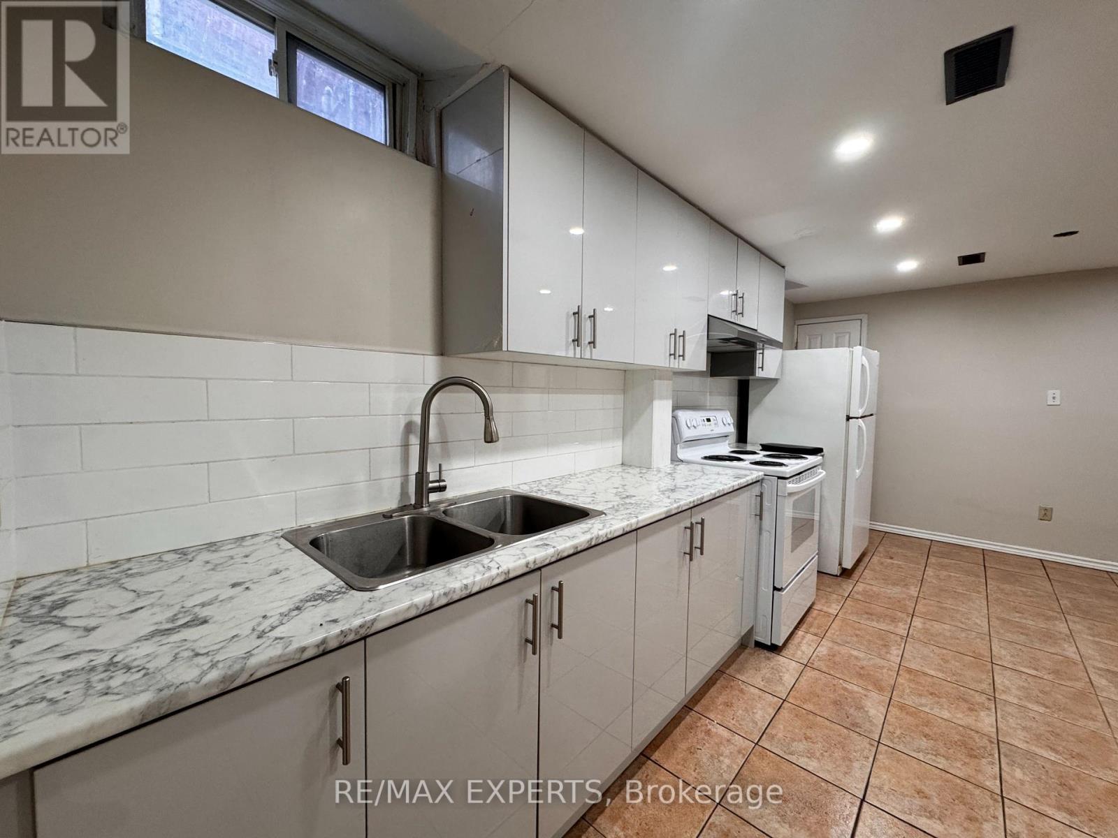 93 Tall Grass Trail, Vaughan, Ontario  L4L 3J3 - Photo 8 - N12935960