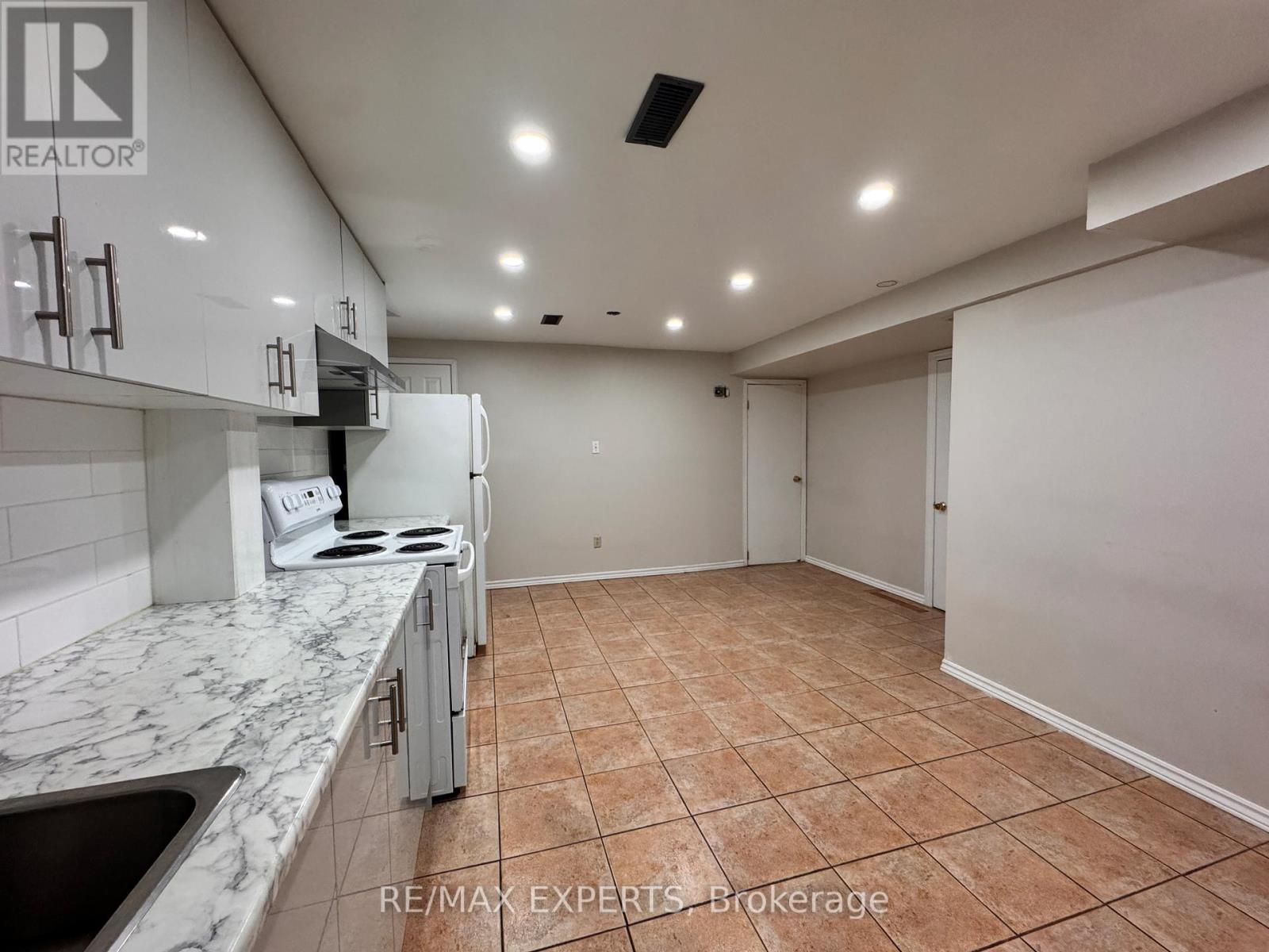 93 Tall Grass Trail, Vaughan, Ontario  L4L 3J3 - Photo 9 - N12935960