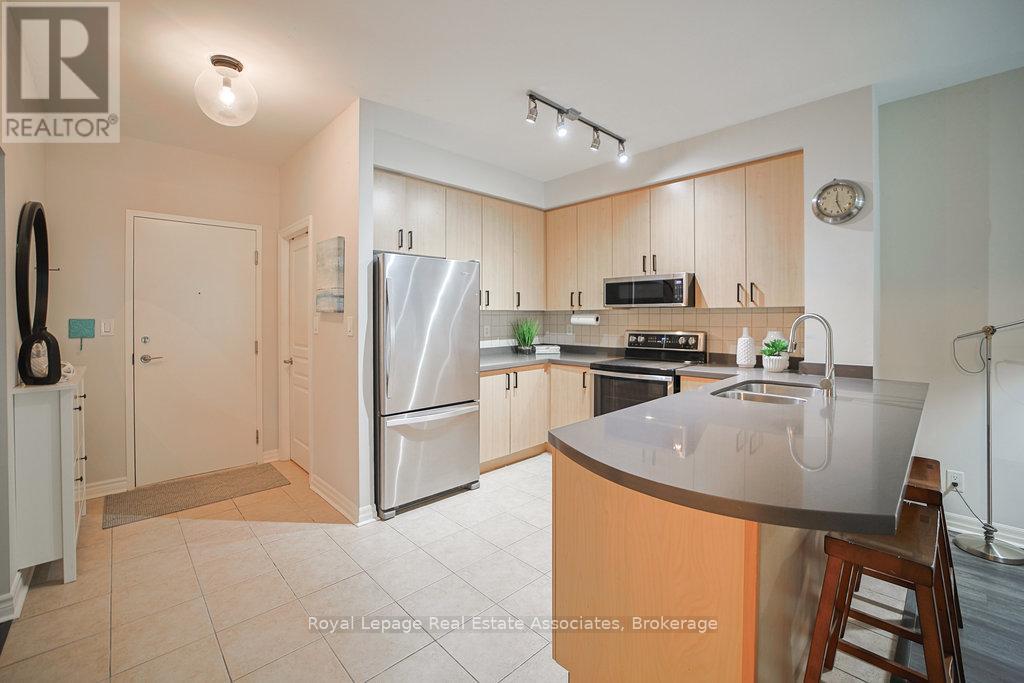 107 - 80 Port Street E, Mississauga, Ontario  L5G 4V6 - Photo 5 - W12801552