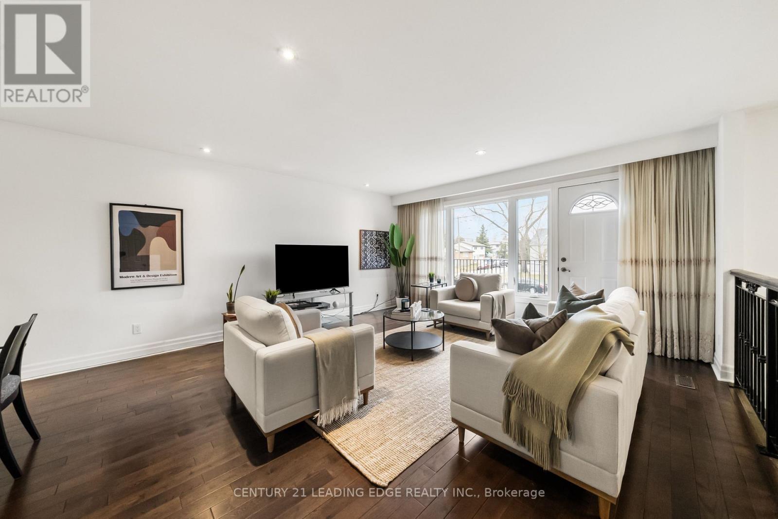 1050 Alexandra Avenue, Mississauga, Ontario  L5E 1Z8 - Photo 5 - W12930872