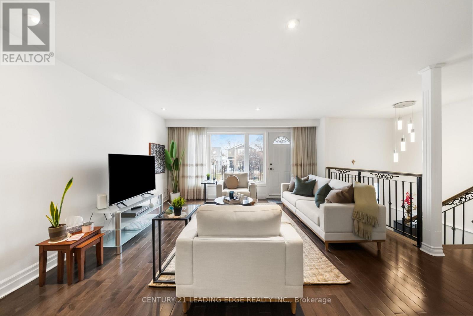 1050 Alexandra Avenue, Mississauga, Ontario  L5E 1Z8 - Photo 6 - W12930872