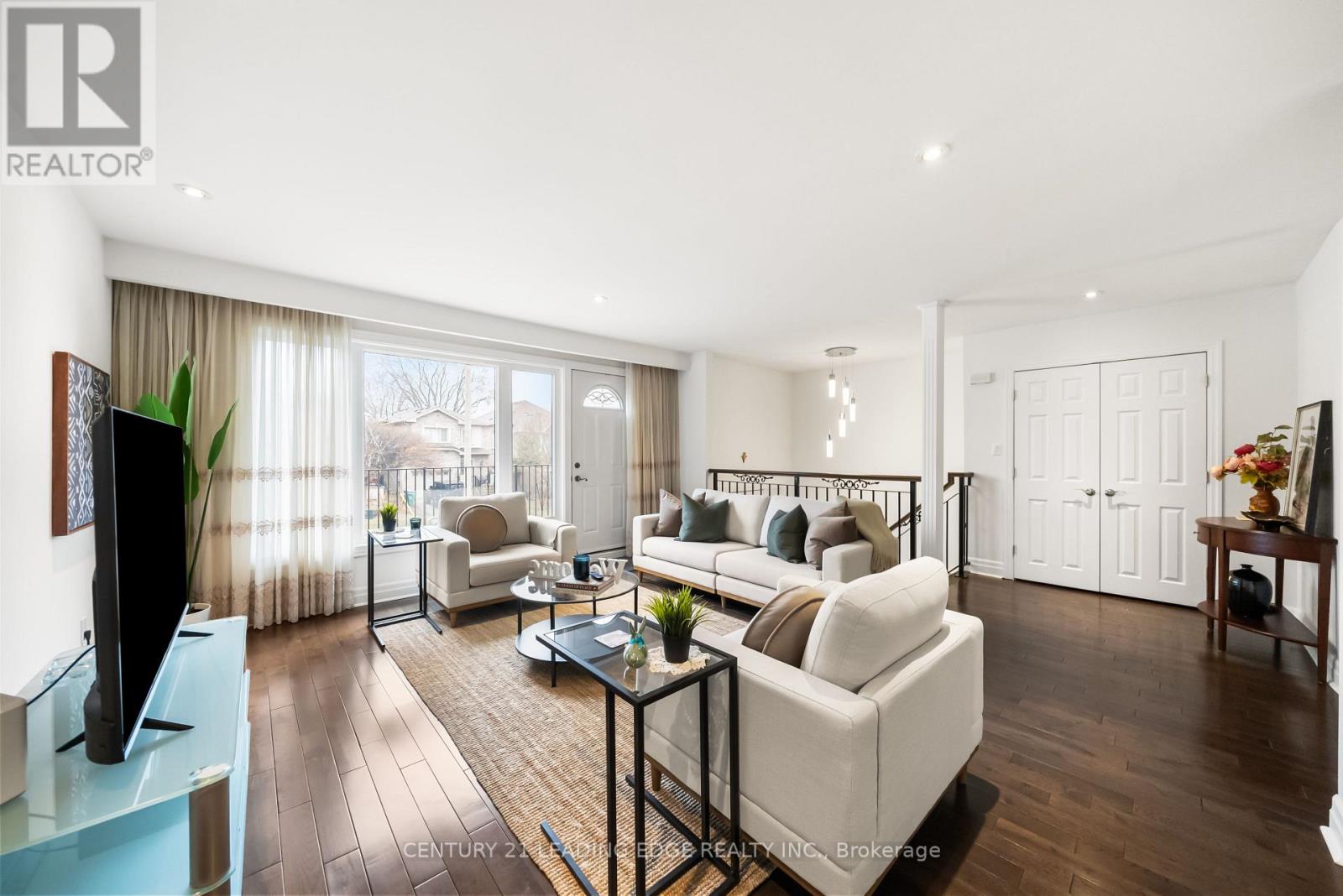 1050 Alexandra Avenue, Mississauga, Ontario  L5E 1Z8 - Photo 7 - W12930872