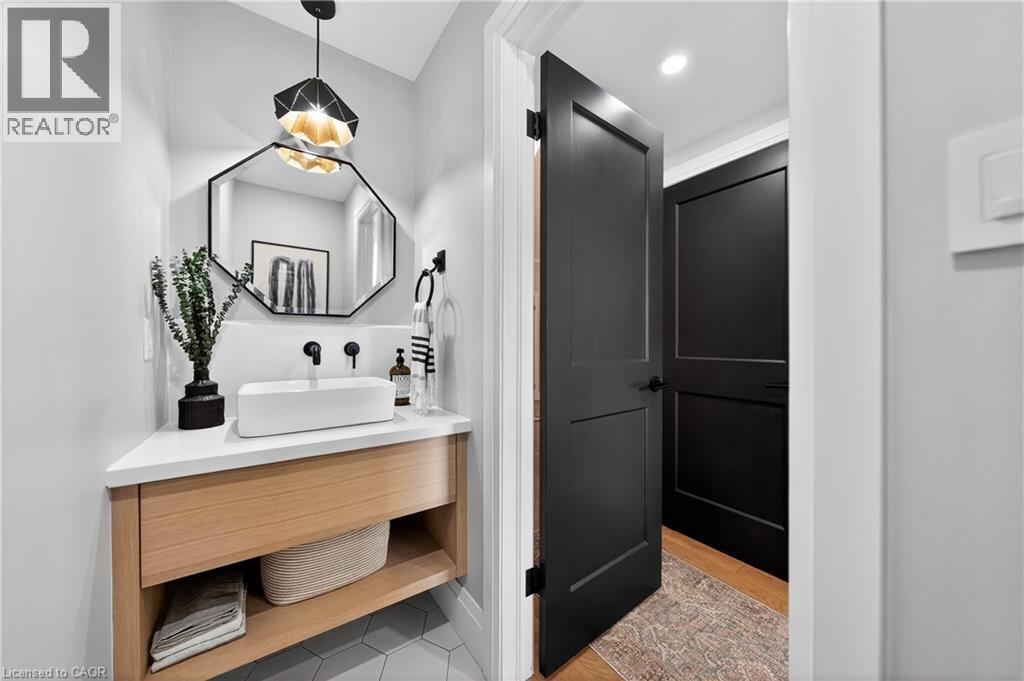 553 Sandbrooke Court, Waterloo, Ontario  N2T 2H4 - Photo 22 - 40815842