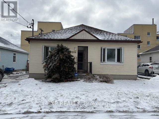 Main - 304 Frontenac Avenue S, Ottawa, Ontario  K1L 6K9 - Photo 2 - X12889666