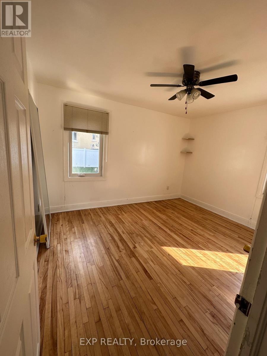 Main - 304 Frontenac Avenue S, Ottawa, Ontario  K1L 6K9 - Photo 6 - X12889666