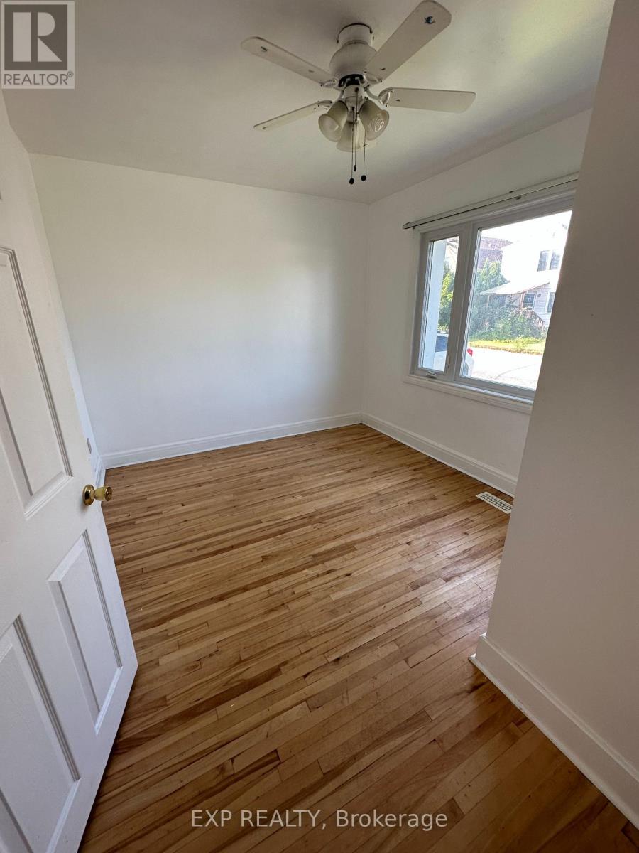 Main - 304 Frontenac Avenue S, Ottawa, Ontario  K1L 6K9 - Photo 7 - X12889666