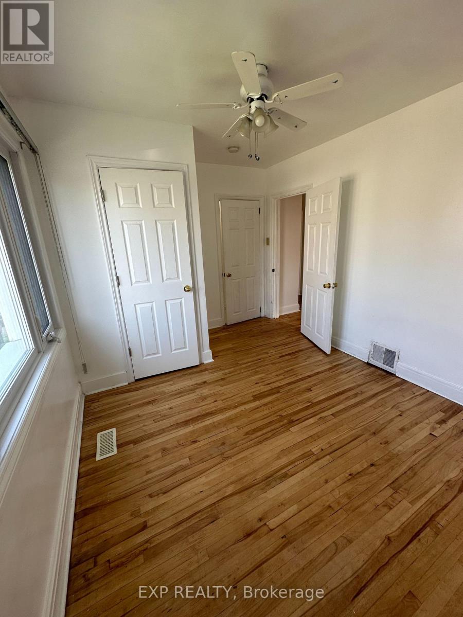 Main - 304 Frontenac Avenue S, Ottawa, Ontario  K1L 6K9 - Photo 5 - X12889666