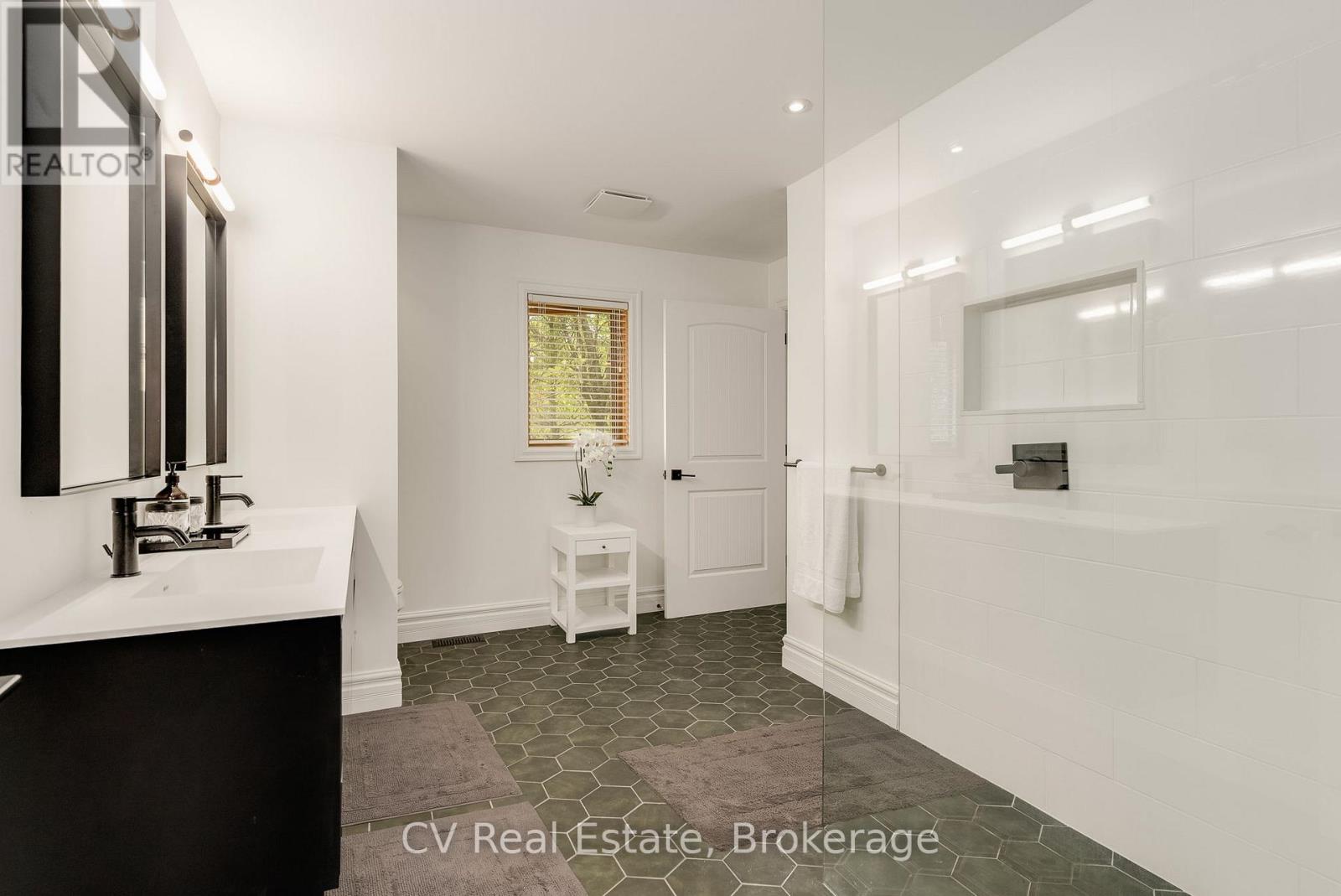 1016 Lawland Heights Road, Gravenhurst, Ontario  P1P 1R2 - Photo 23 - X12742224