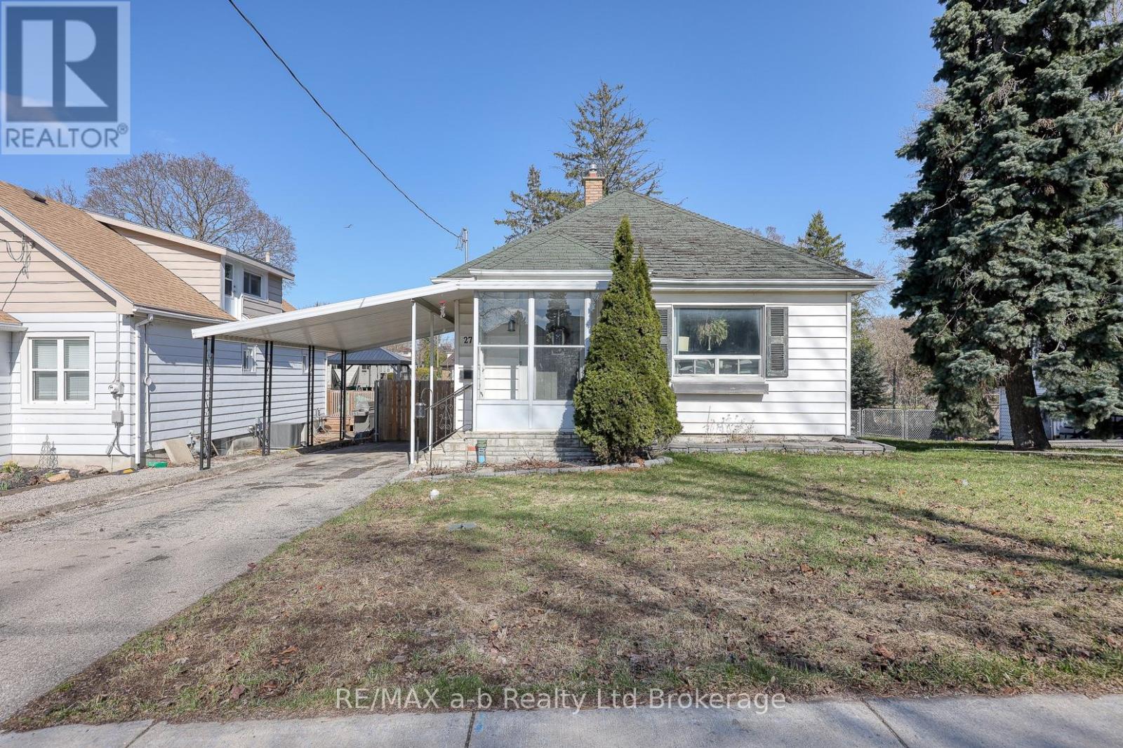 27 Fyfe Avenue, Woodstock, Ontario  N4S 3S5 - Photo 2 - X12923762