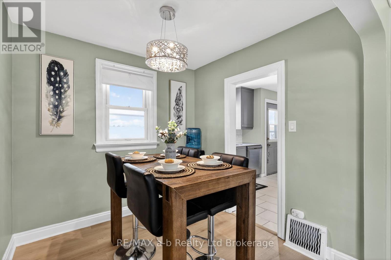 27 Fyfe Avenue, Woodstock, Ontario  N4S 3S5 - Photo 8 - X12923762