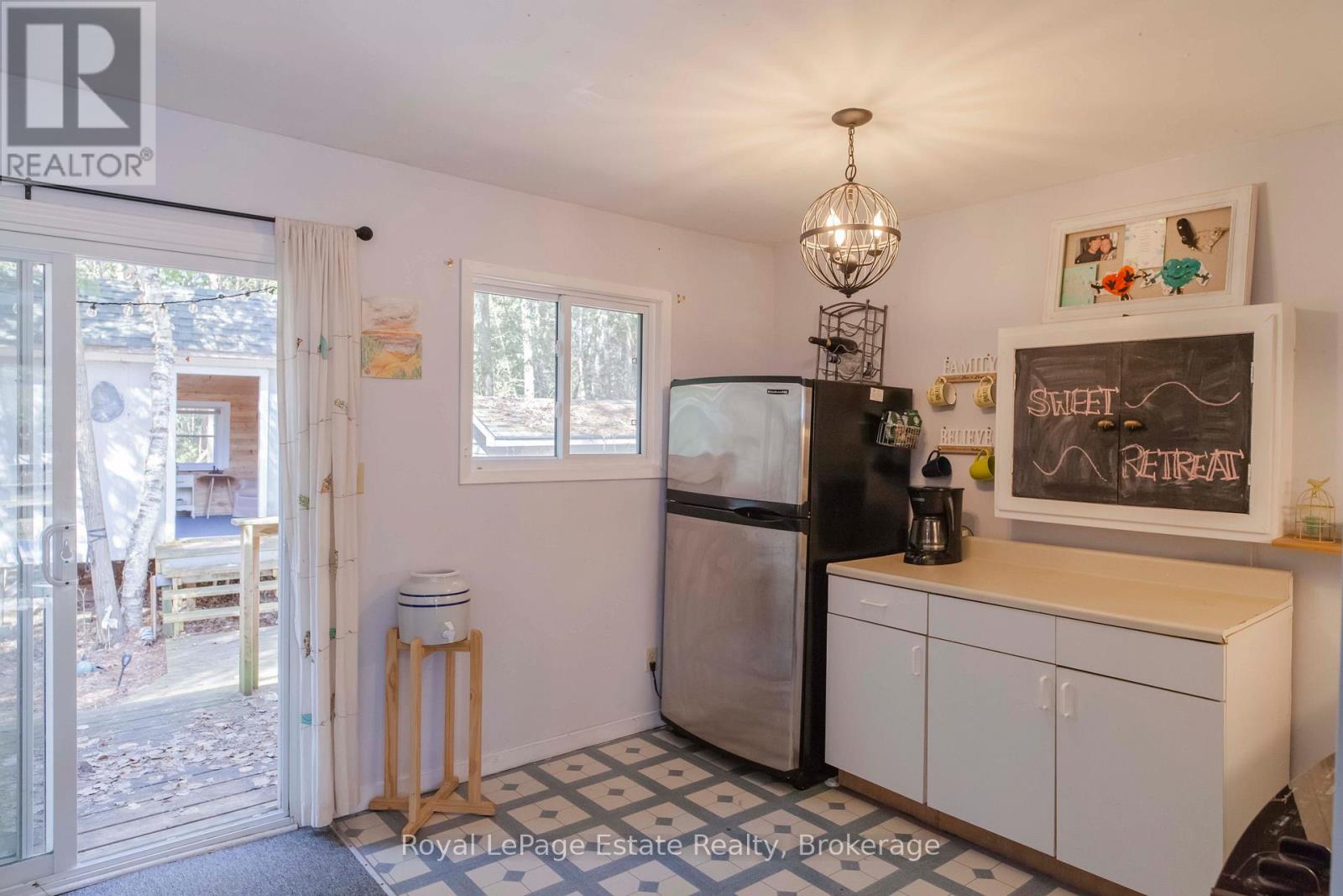 49 Thompson Avenue, Native Leased Lands, Ontario  N0H 2G0 - Photo 24 - X12933980