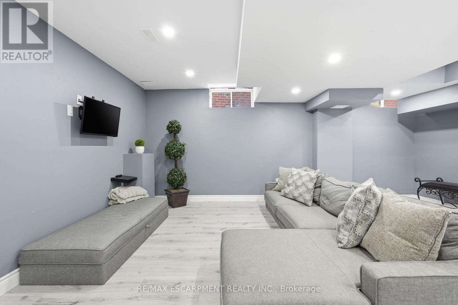 3071 Jenn Avenue, Burlington, Ontario  L7M 0C7 - Photo 38 - W12824676