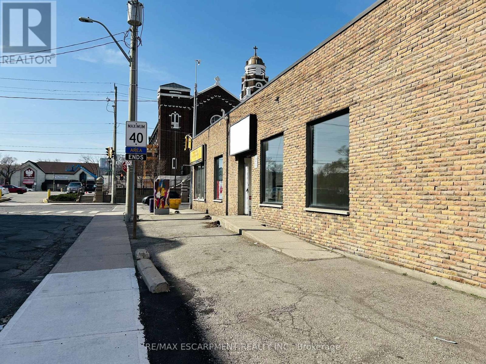 707 Barton Street E, Hamilton, Ontario  L8L 3A5 - Photo 3 - X12749542