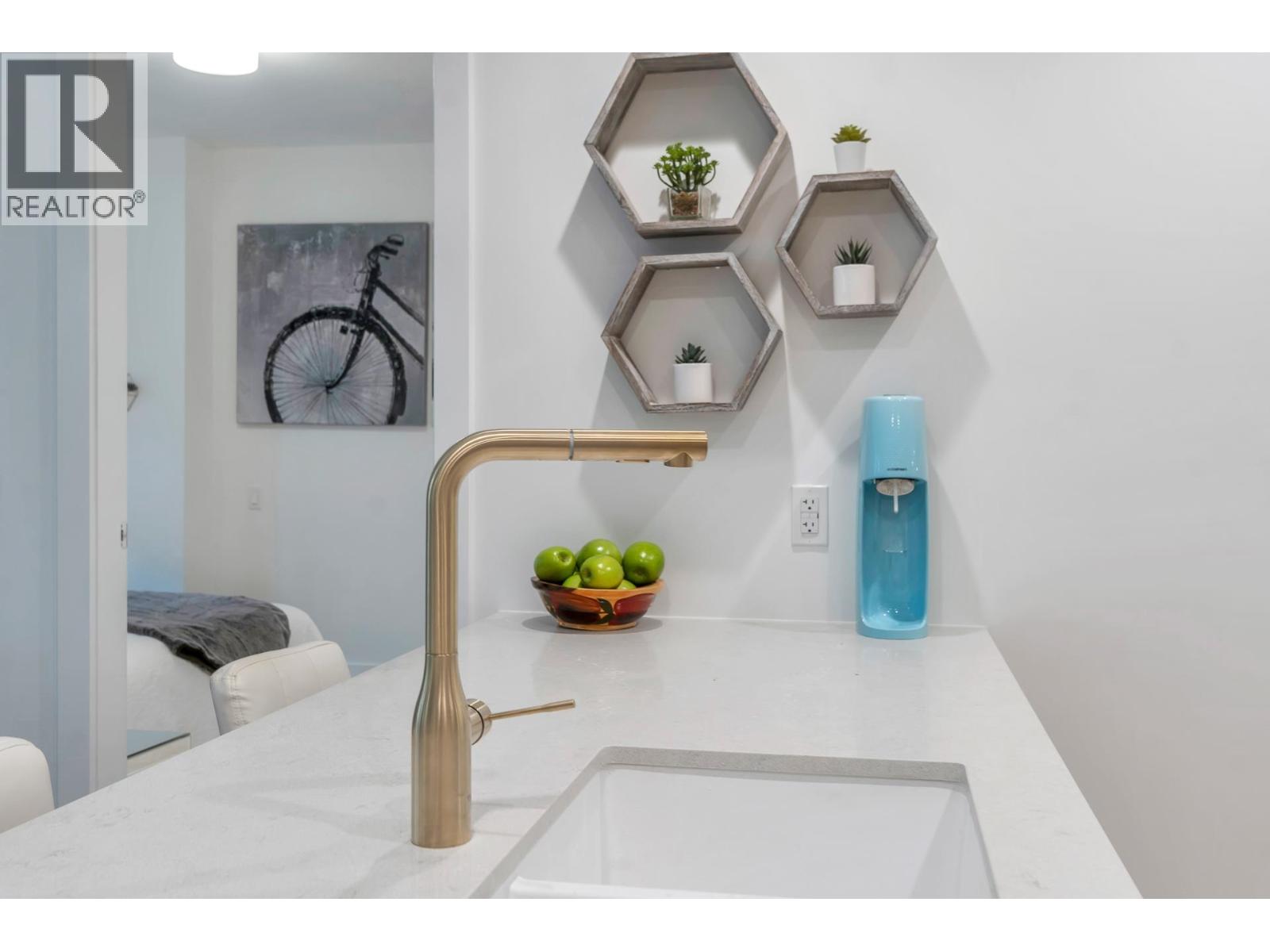 109 2325 Emery Court, North Vancouver, British Columbia  V7J 0E8 - Photo 6 - R3104646