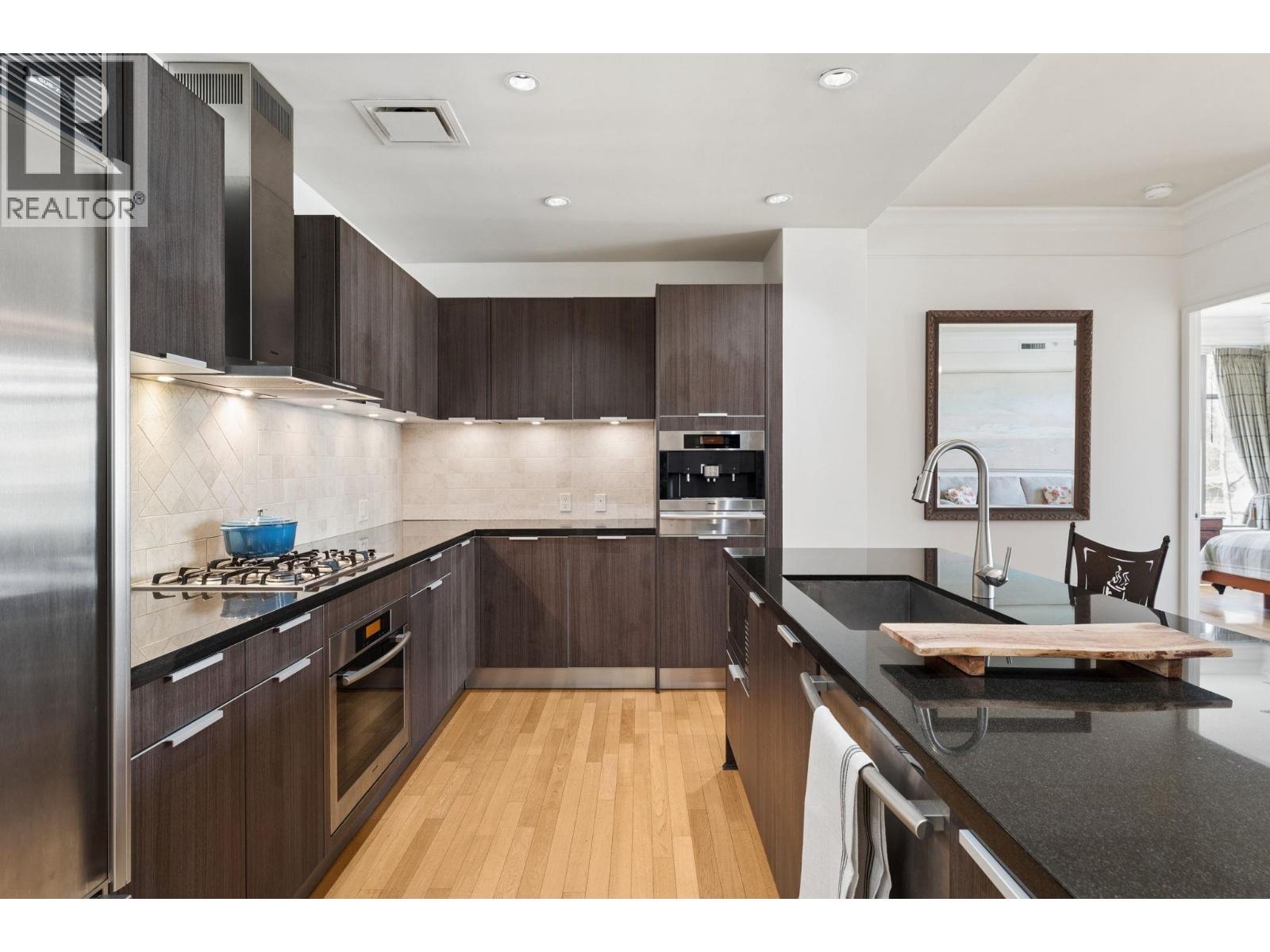 300 568 Waters Edge Crescent, West Vancouver, British Columbia  V7T 0A2 - Photo 10 - R3104648