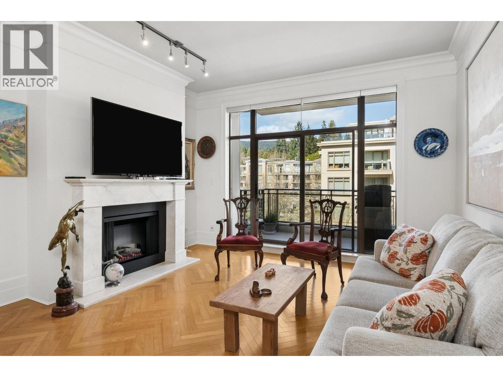 300 568 Waters Edge Crescent, West Vancouver, British Columbia  V7T 0A2 - Photo 4 - R3104648