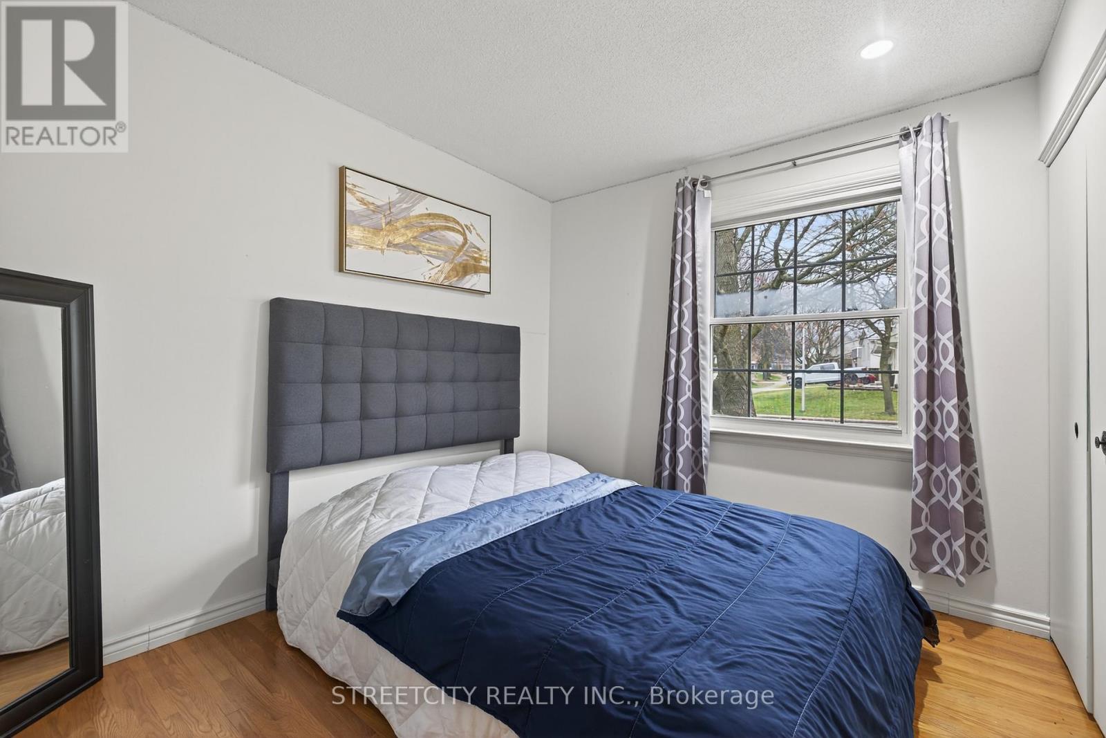 696 Village Green Avenue, London South, Ontario  N6K 1H1 - Photo 22 - X12935976