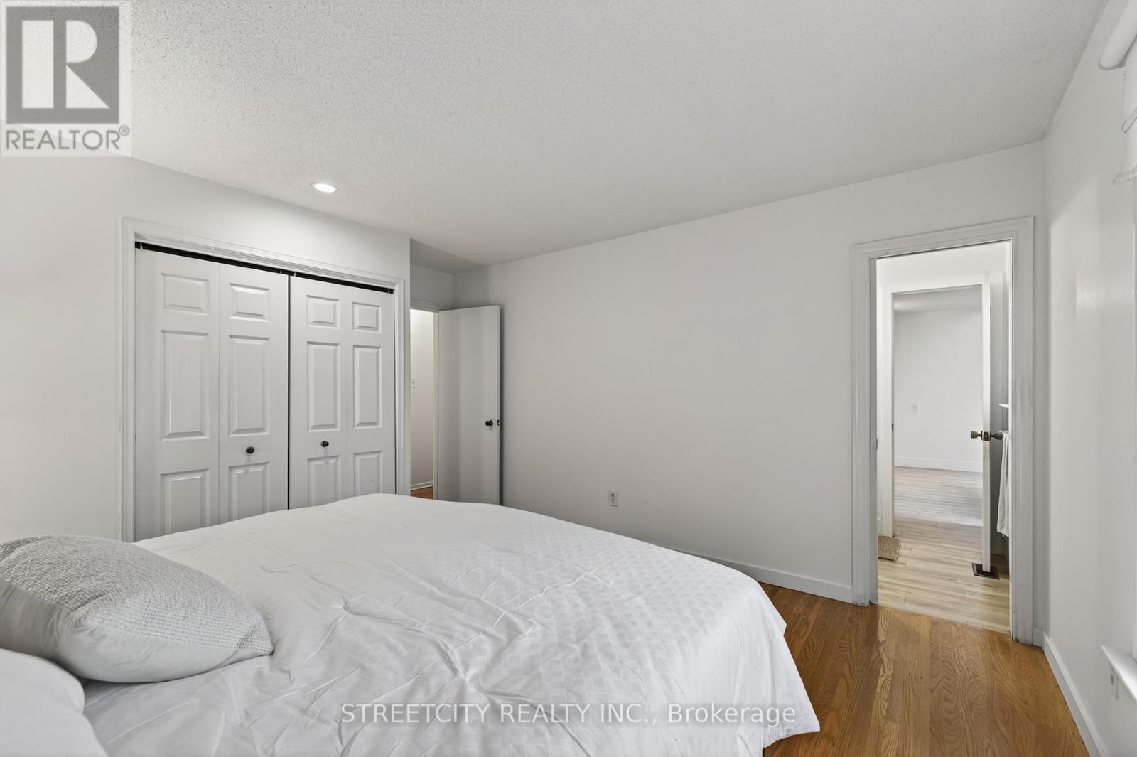 696 Village Green Avenue, London South, Ontario  N6K 1H1 - Photo 28 - X12935976