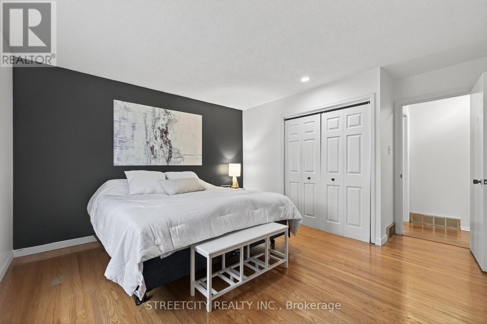 696 Village Green Avenue, London South, Ontario  N6K 1H1 - Photo 29 - X12935976