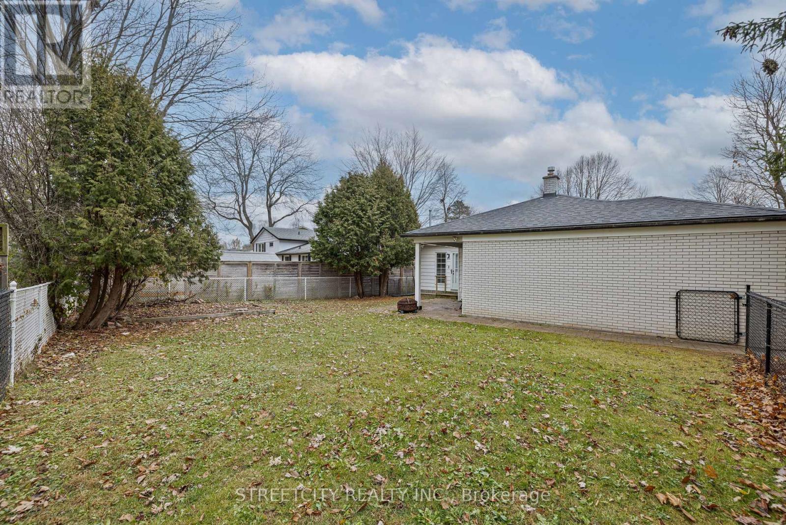 696 Village Green Avenue, London South, Ontario  N6K 1H1 - Photo 38 - X12935976
