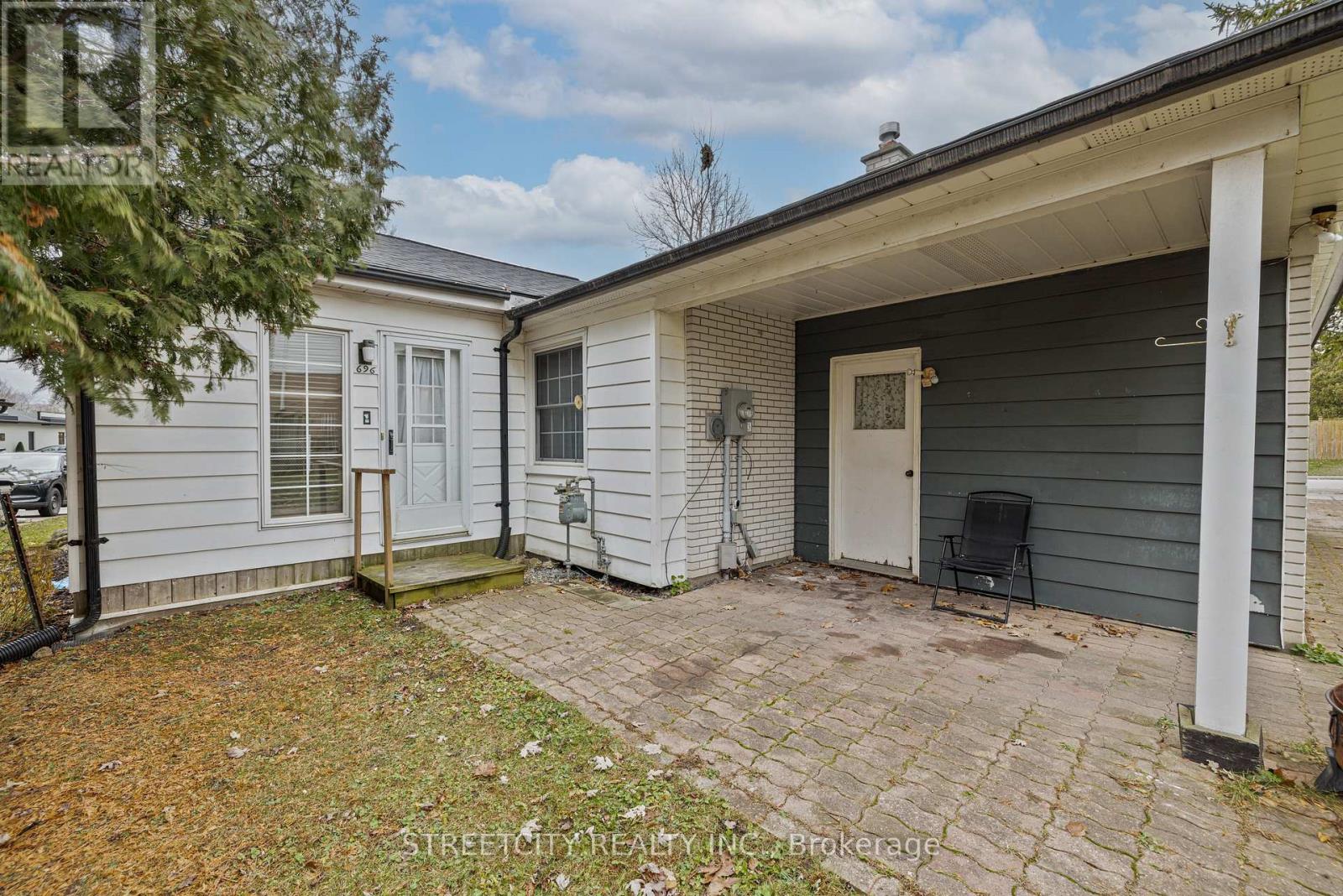 696 Village Green Avenue, London South, Ontario  N6K 1H1 - Photo 41 - X12935976