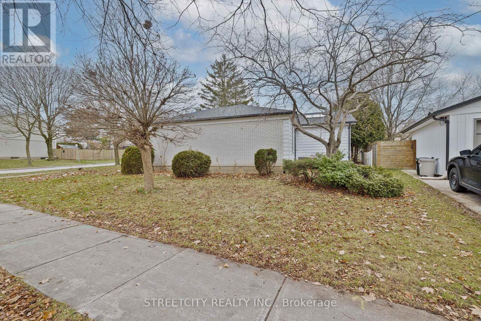 696 Village Green Avenue, London South, Ontario  N6K 1H1 - Photo 43 - X12935976