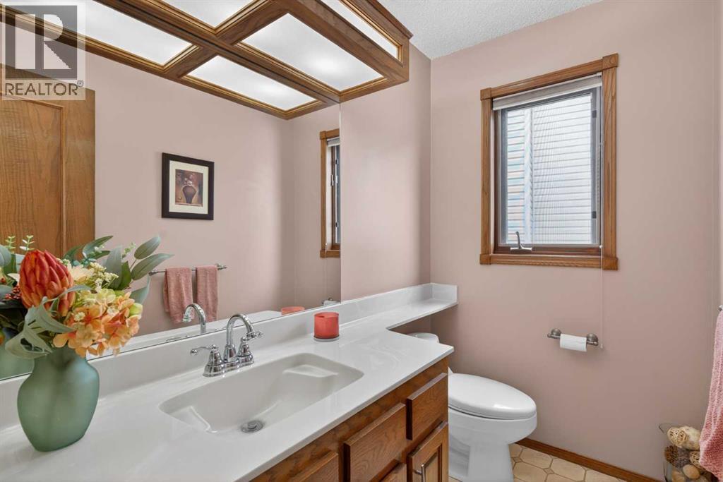 677 Hawkwood Boulevard NW, Calgary, Alberta  T3G 2V6 - Photo 15 - A2294392