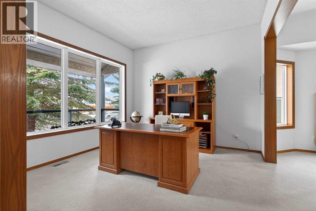 677 Hawkwood Boulevard NW, Calgary, Alberta  T3G 2V6 - Photo 5 - A2294392