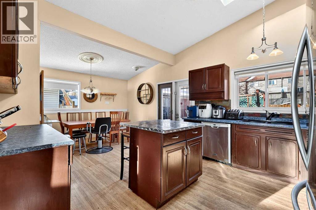 319 Whitney Crescent SE, Calgary, Alberta  T2J 1E7 - Photo 4 - A2297181