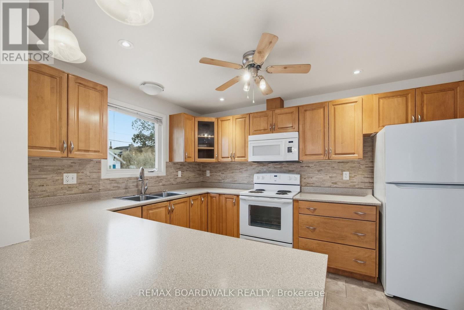 33-35 Victoria Street, Carleton Place, Ontario  K7C 2W2 - Photo 7 - X12935986