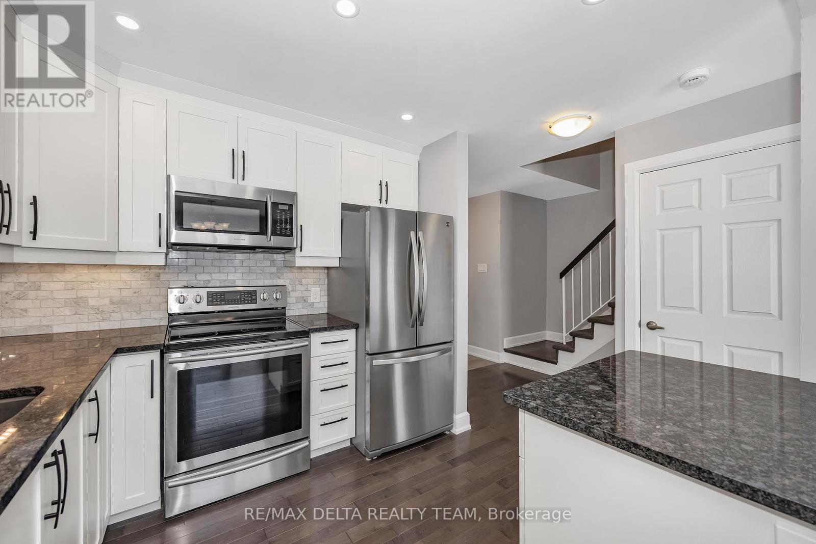 57 Blackdome Crescent, Ottawa, Ontario  K2T 1B1 - Photo 10 - X12935988