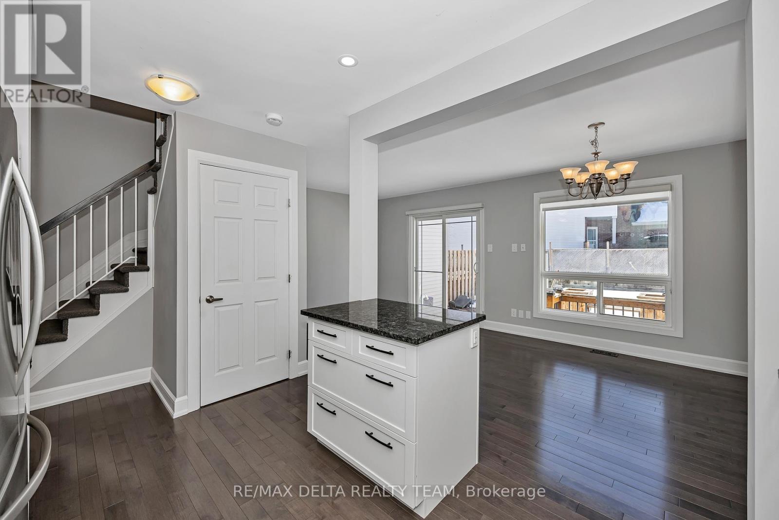 57 Blackdome Crescent, Ottawa, Ontario  K2T 1B1 - Photo 11 - X12935988